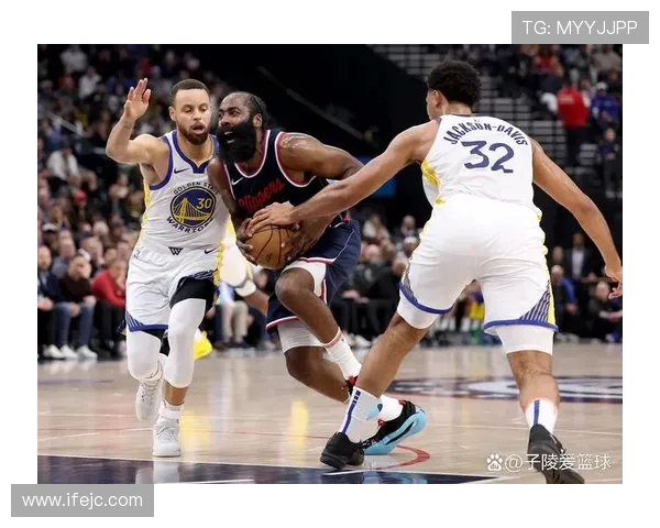 迎战勇士快船晒入场穿搭照球员气场全开点燃赛前氛围拉满全场焦点